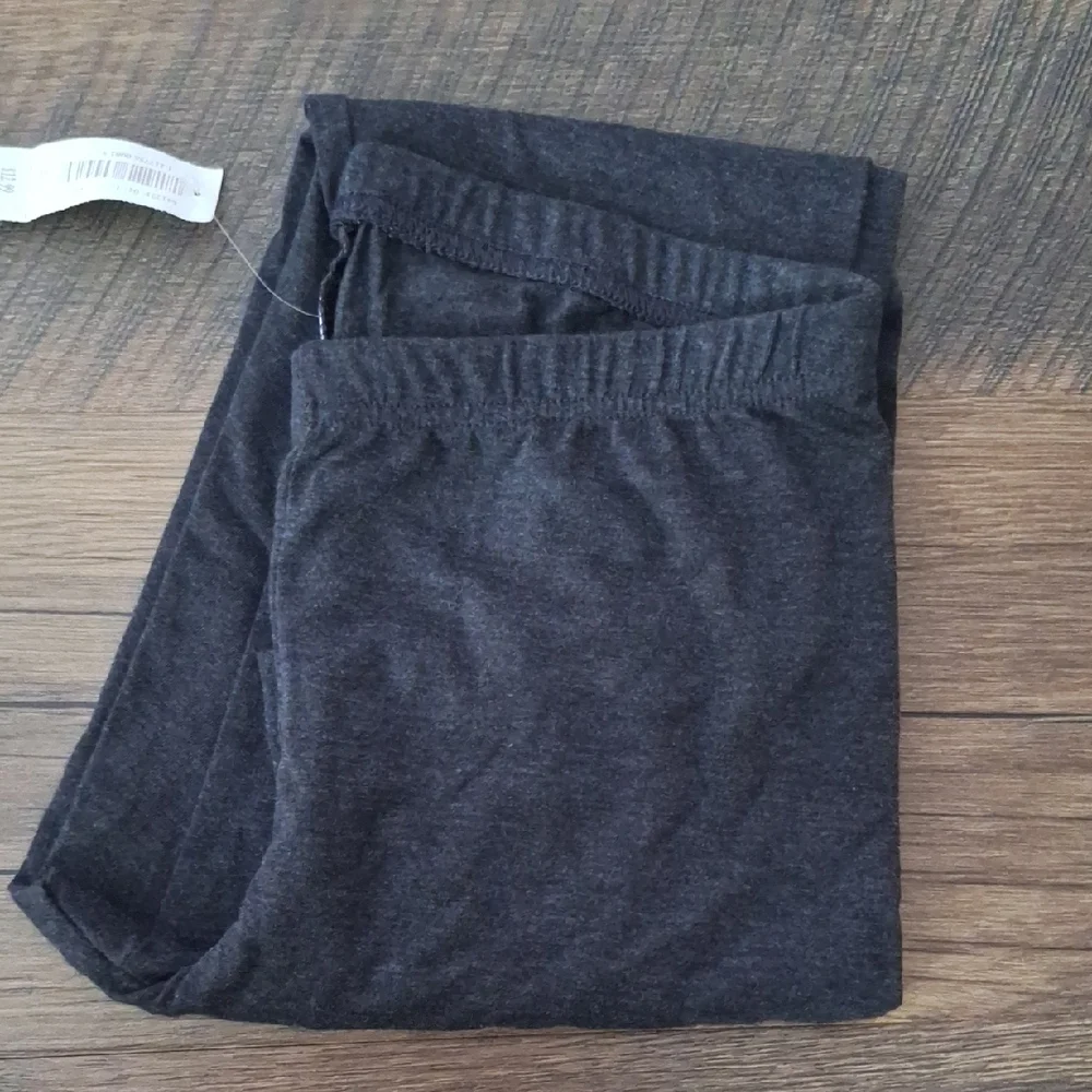 NWT Old Navy Charcoal Grey Basic Leggings In Medium - Picture 1 of 1